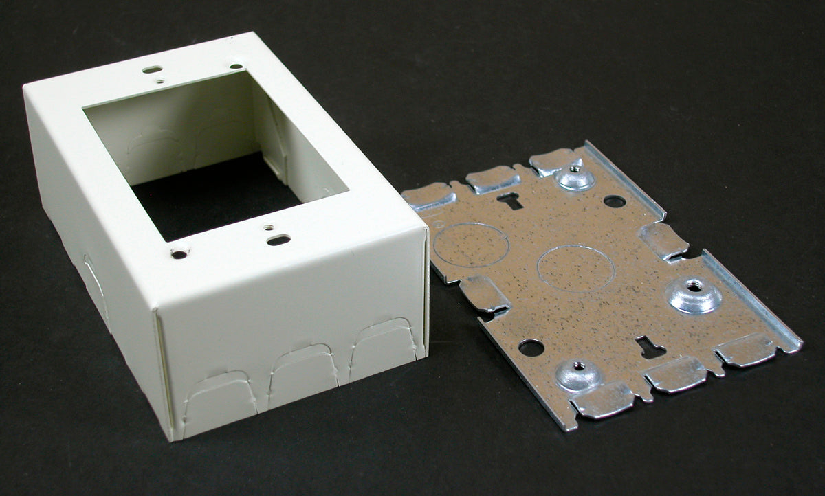 500/700 Series Combination Switch and Receptacle Box Fitting, White